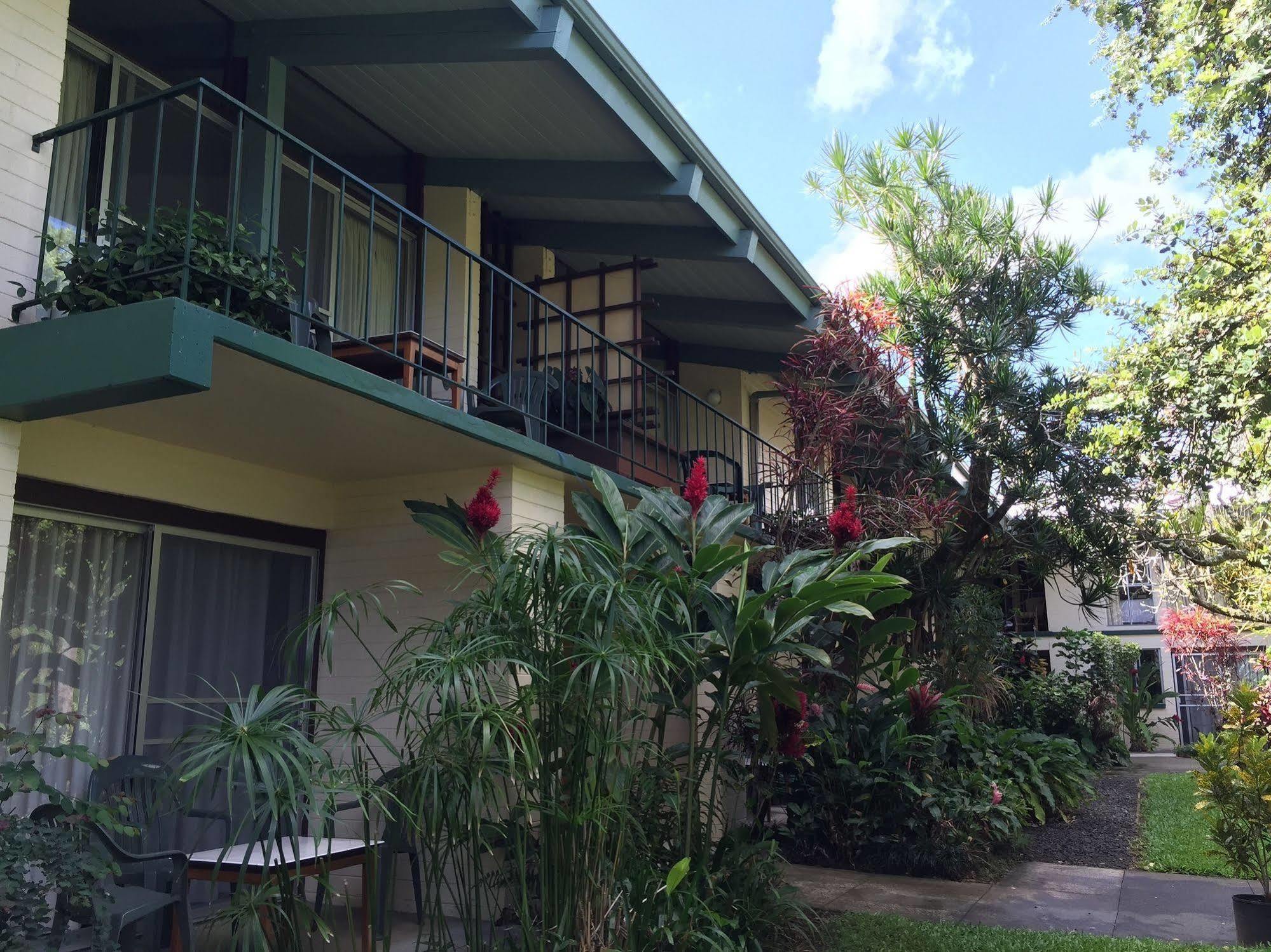 Dolphin Bay Hotel Hilo Exterior foto